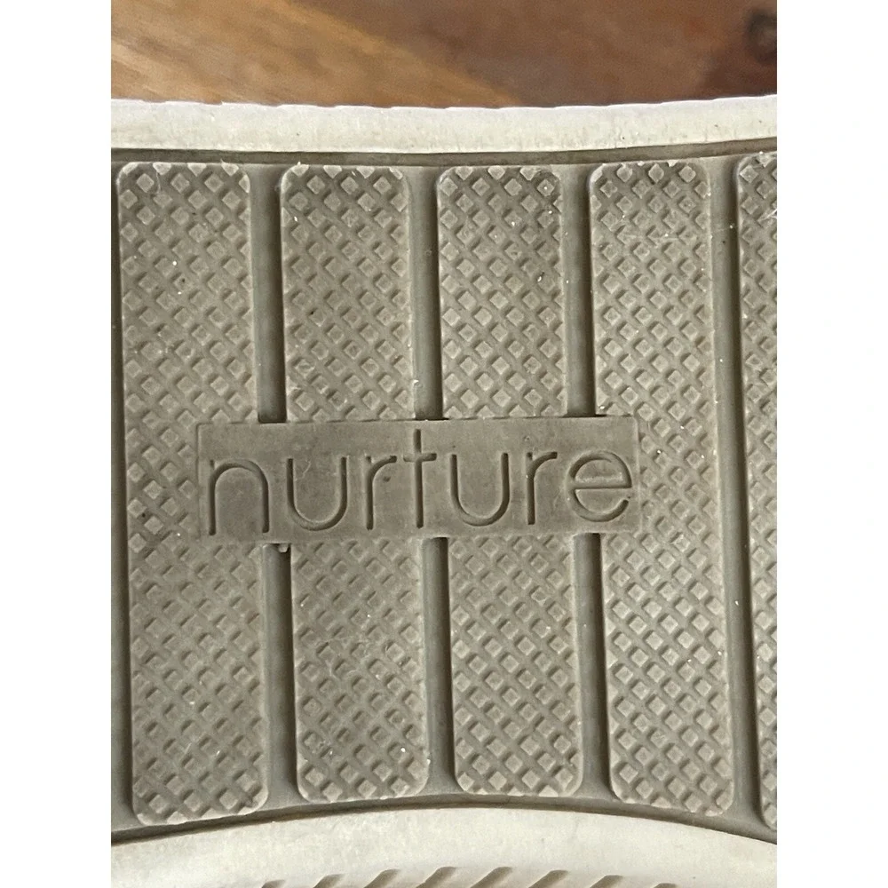 NURTURE WOMEN'S GRAY BEIGE LEATHER‎ LASER CUT LACE UP SNEAKERS SIZE 10 GUC